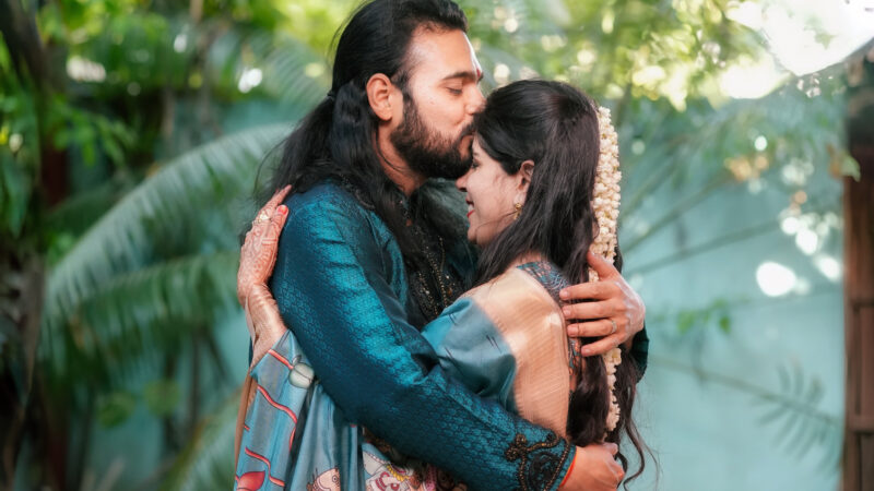 Unlock Lasting Love: The Magic of the 7-Second Hug 🤗💖