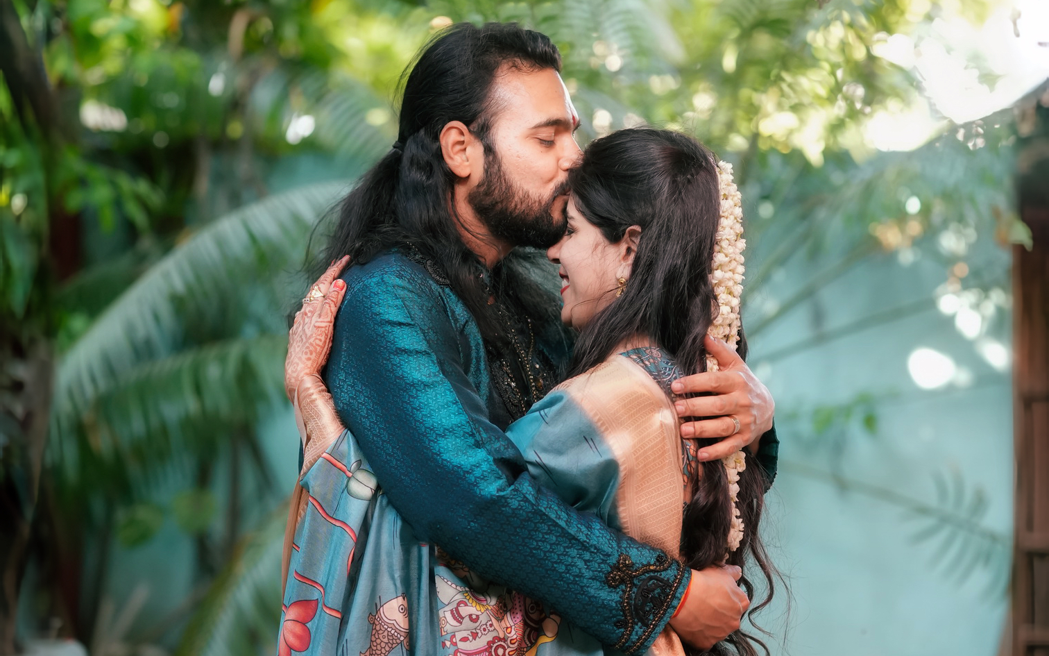 Unlock Lasting Love: The Magic of the 7-Second Hug 🤗💖